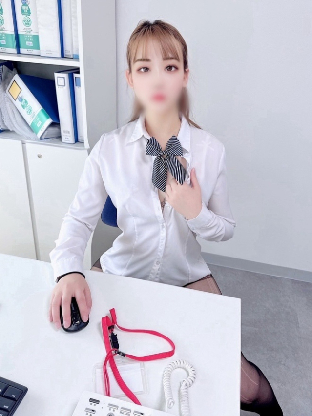 田口華那依(たぐちかなえ)（淫らなOLの愛人たち 美スト(ビースト)）