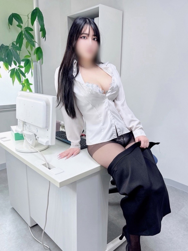 前原亜悠華(まえはらあゆか)（淫らなOLの愛人たち 美スト(ビースト)）