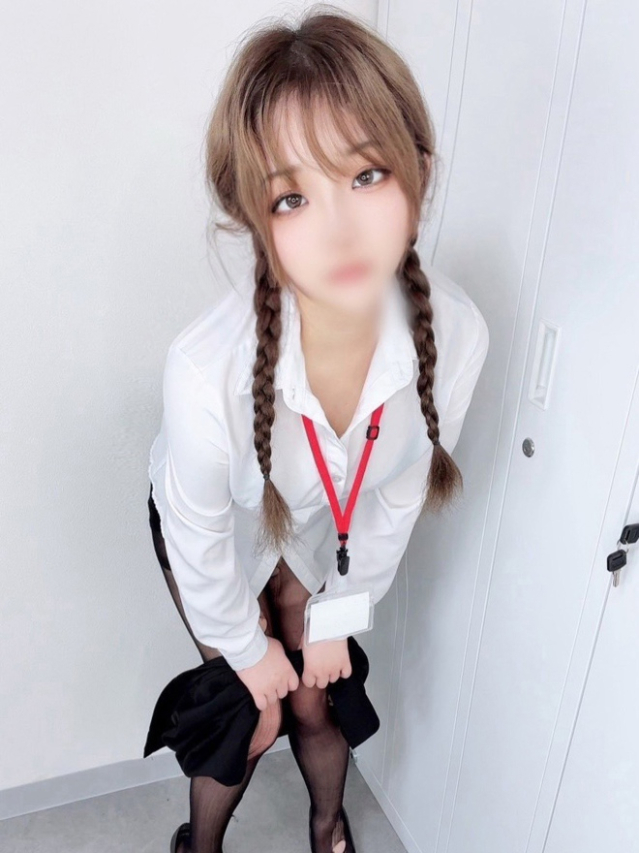 渡辺美莉愛(わたなべみりあ)（淫らなOLの愛人たち 美スト(ビースト)）