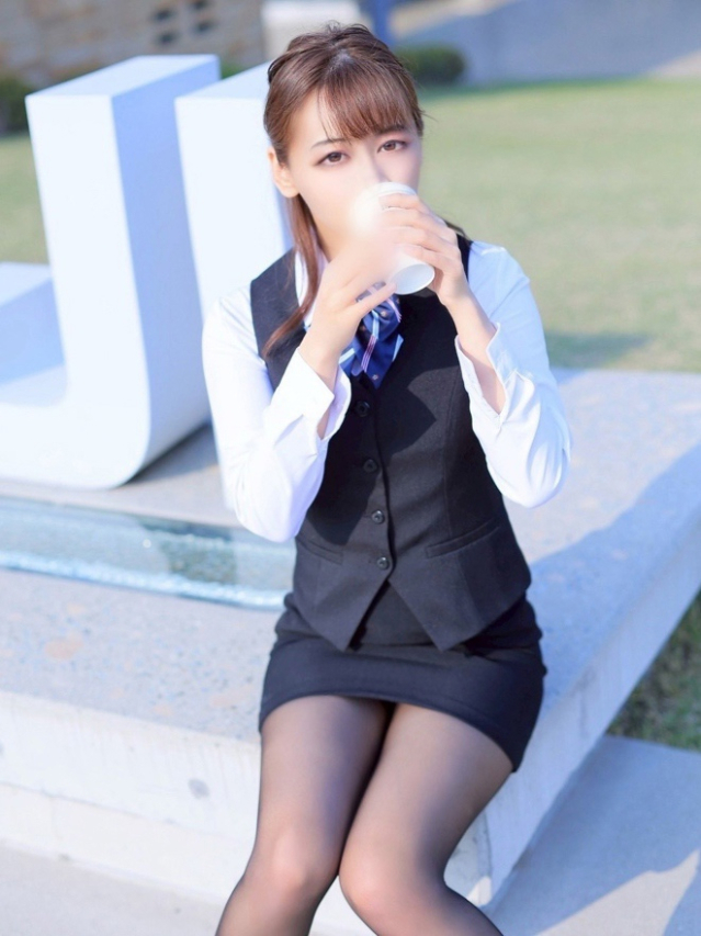 西谷凛音(にしたにりおん)（淫らなOLの愛人たち 美スト(ビースト)）