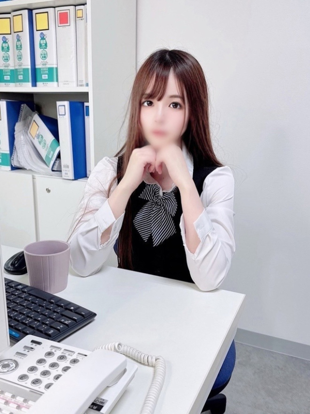 山内凜華(やまうちりんか)（淫らなOLの愛人たち 美スト(ビースト)）