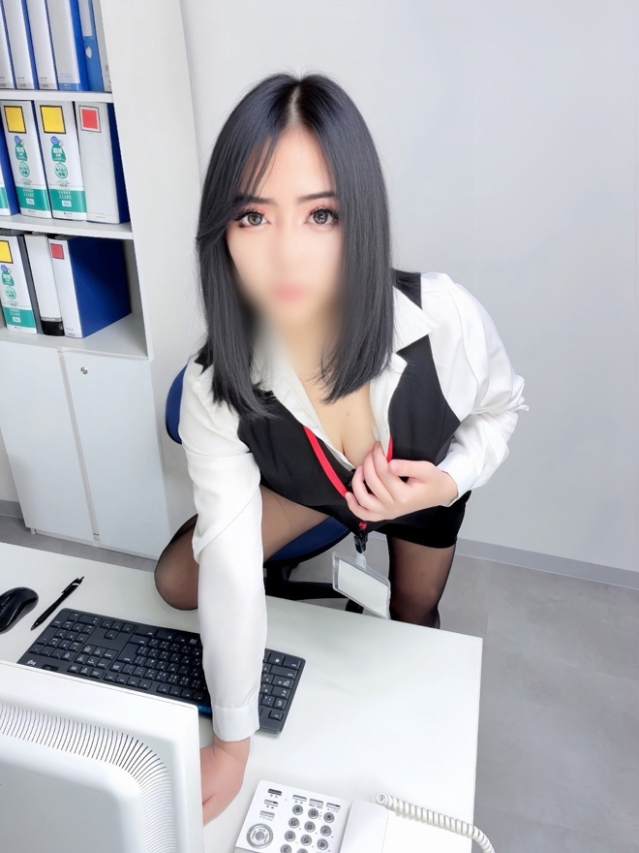 堀川來愛(ほりかわくれあ)（淫らなOLの愛人たち 美スト(ビースト)）