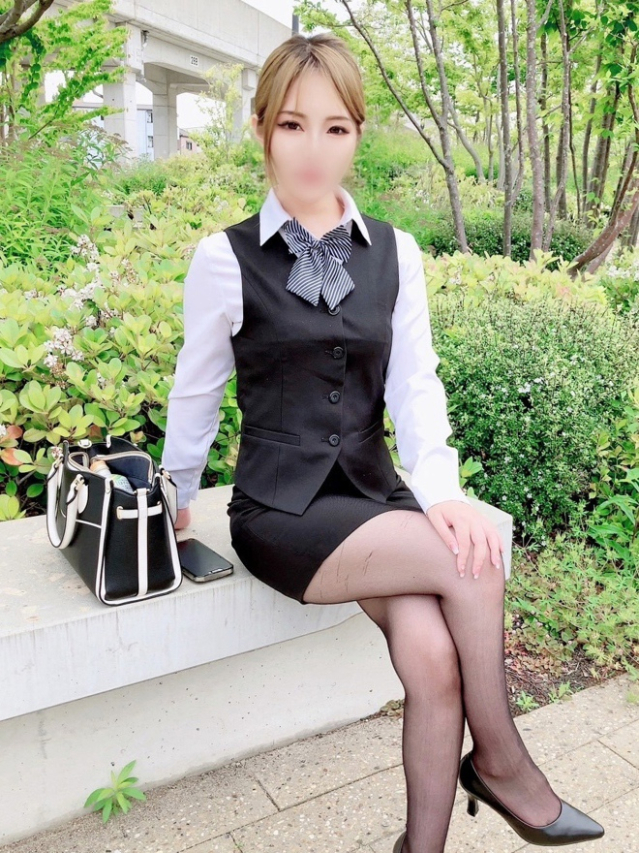 鳴海唯愛(なるみいちか)(淫らなOLの愛人たち 美スト(ビースト))