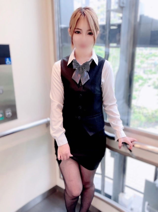 鳴海唯愛(なるみいちか)(淫らなOLの愛人たち 美スト(ビースト))