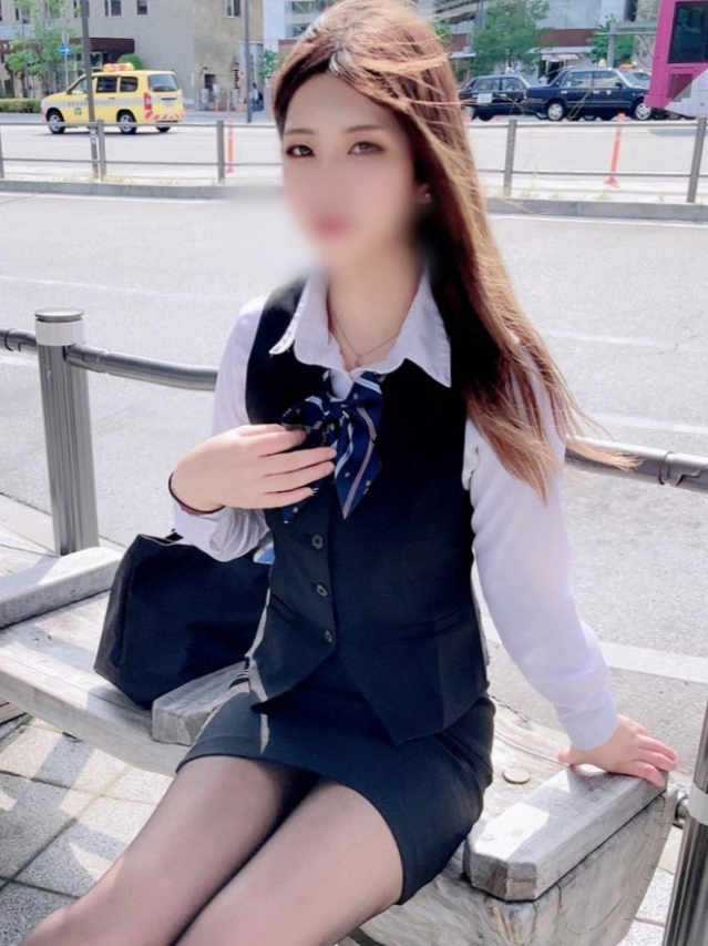 飯塚結葵(いいづかゆき)（淫らなOLの愛人たち 美スト(ビースト)）