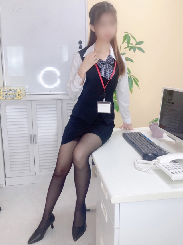 西本華莉菜(にしもとかりな)（淫らなOLの愛人たち 美スト(ビースト)）