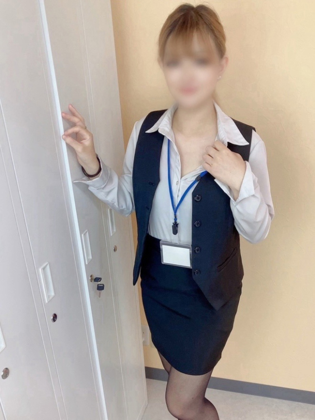 平野香織(ひらのかおり)（淫らなOLの愛人たち 美スト(ビースト)）