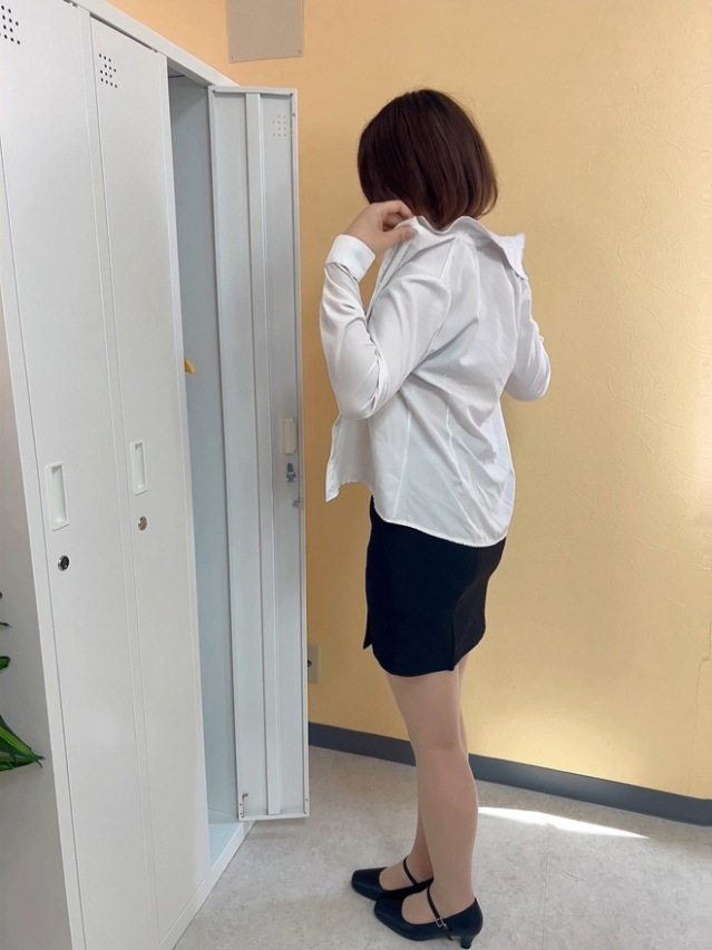 蒼井絵里香(あおいえりか)（淫らなOLの愛人たち 美スト(ビースト)）