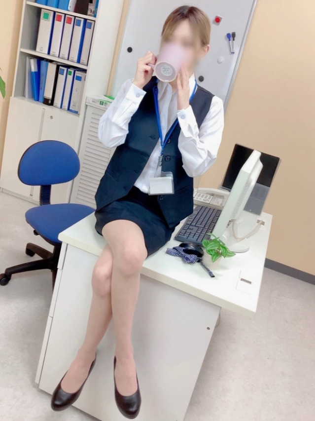 清水瑠奈(しみずるな)（淫らなOLの愛人たち 美スト(ビースト)）