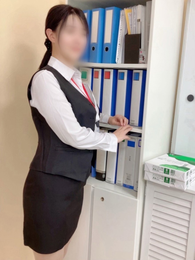 山本莉子(やまもとりこ)（淫らなOLの愛人たち 美スト(ビースト)）