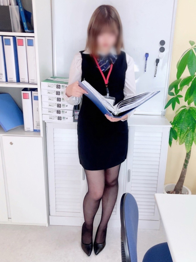 西山杏香(にしやまきょうか)（淫らなOLの愛人たち 美スト(ビースト)）