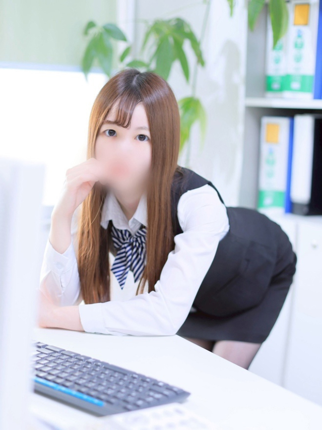 山内凜華(やまうちりんか)（淫らなOLの愛人たち 美スト(ビースト)）