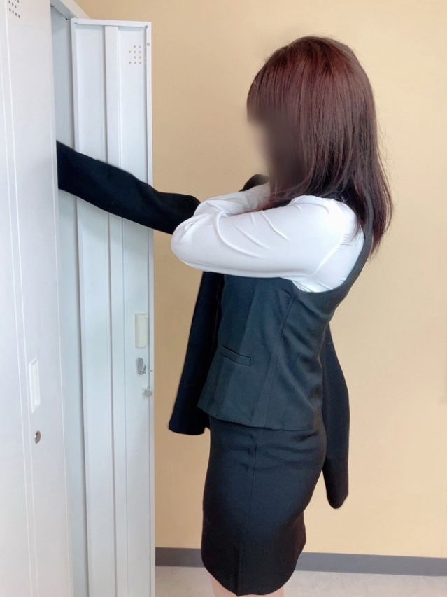 内海里奈(うつみりな)（オプション無料！！ハレンチOL倶楽部）