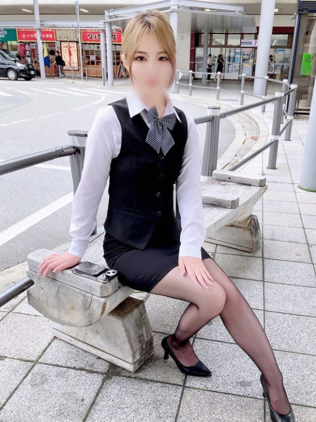 鳴海唯愛(なるみいちか)（オプション無料！！ハレンチOL倶楽部）