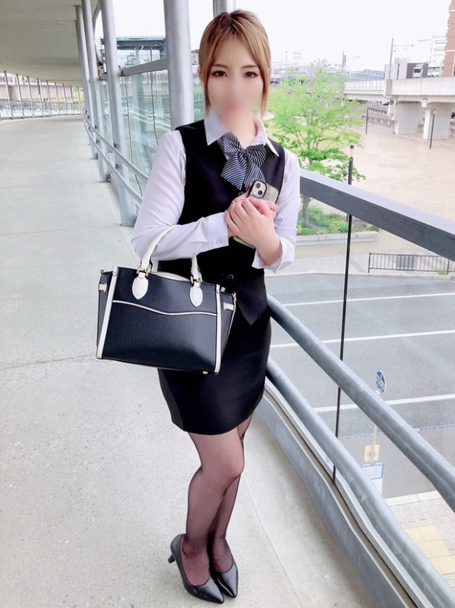 鳴海唯愛(なるみいちか)（オプション無料！！ハレンチOL倶楽部）