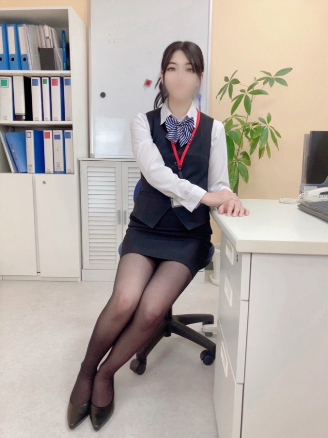 鈴木愛華(すずきあいか)（オプション無料！！ハレンチOL倶楽部）
