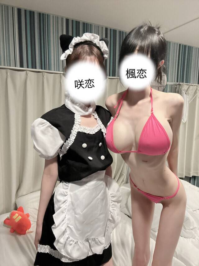 お掃除メイドとピンクビキニ👙