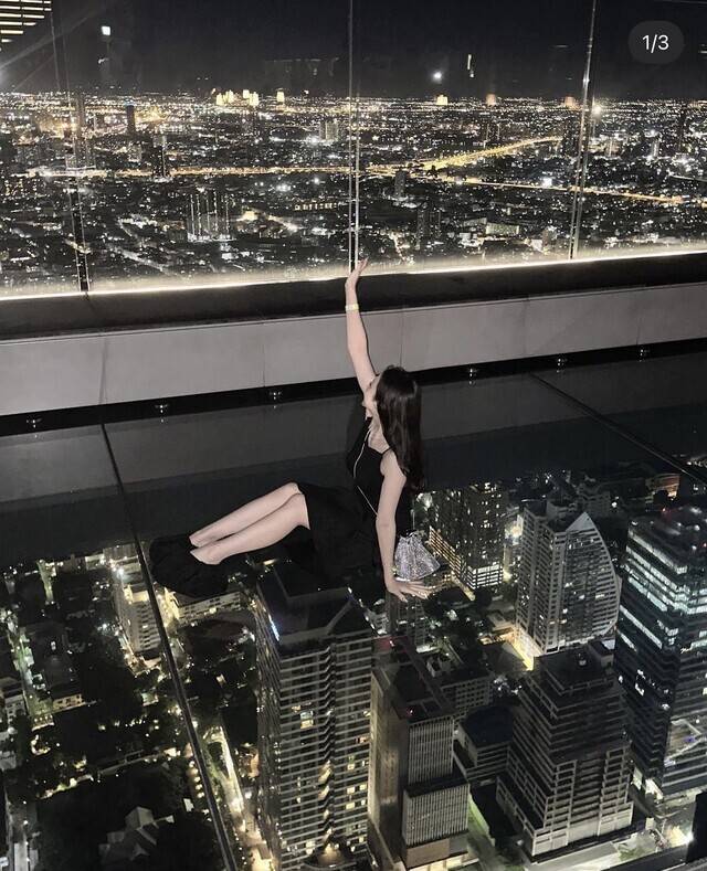 うん？なんか硬いの当たるなぁ