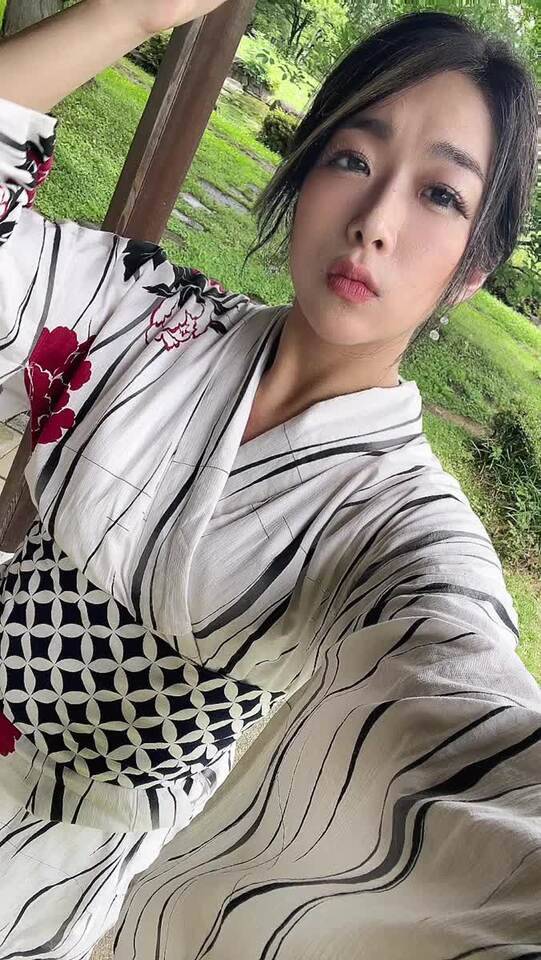力、足フェチ