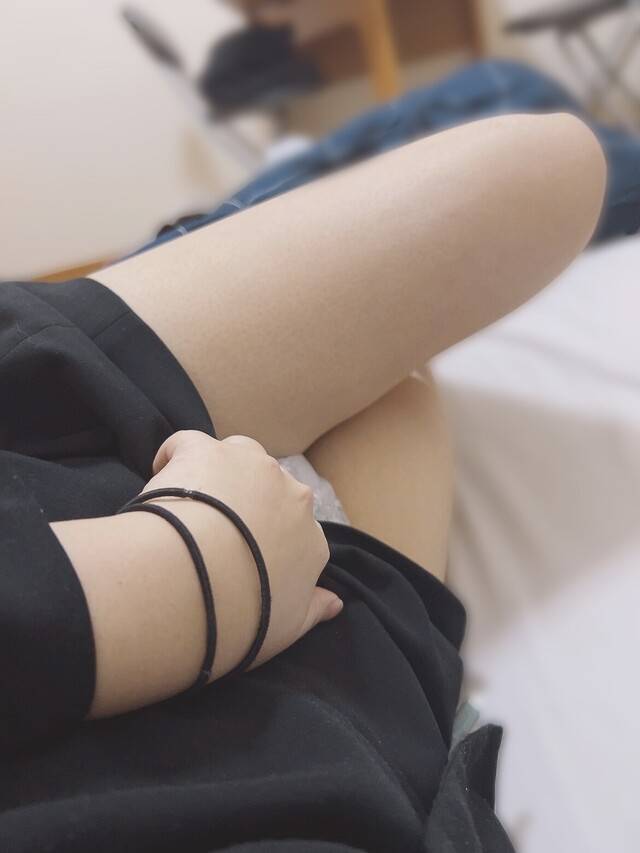 ムッチムチな太ももに挟んでみる？😘