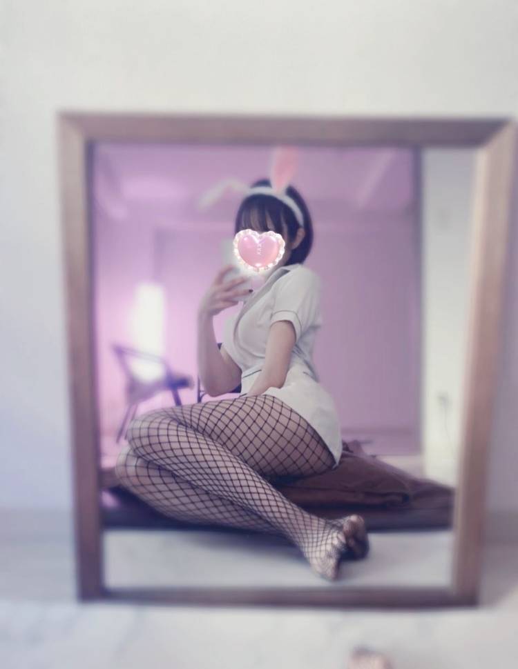 発情してかわいそうなので、いっぱい触ってください、、、