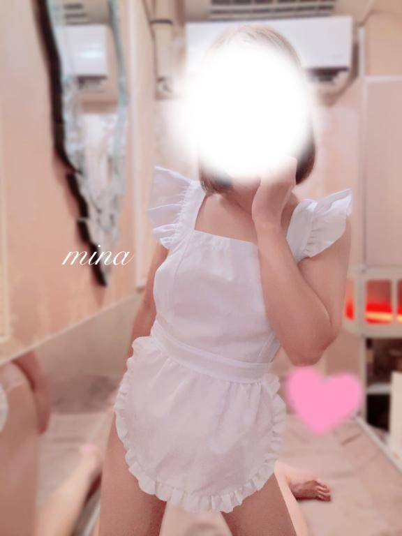 裸エプロン??