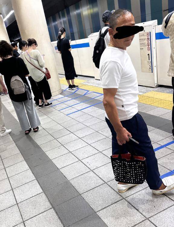新横着いた地下の電車待ちでおじさんにストーカーされる笑