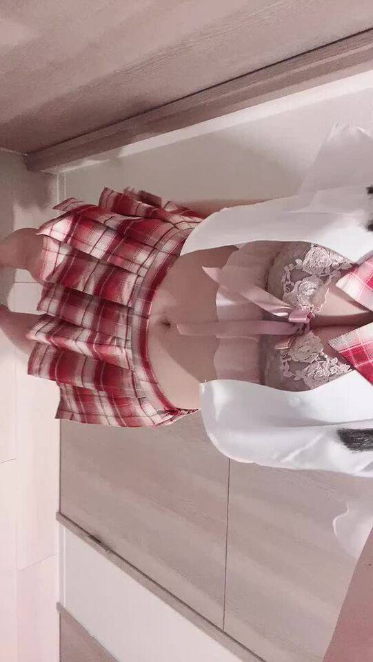 制服の下は…？❤️