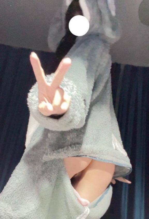 見えてる…？？///♡♡