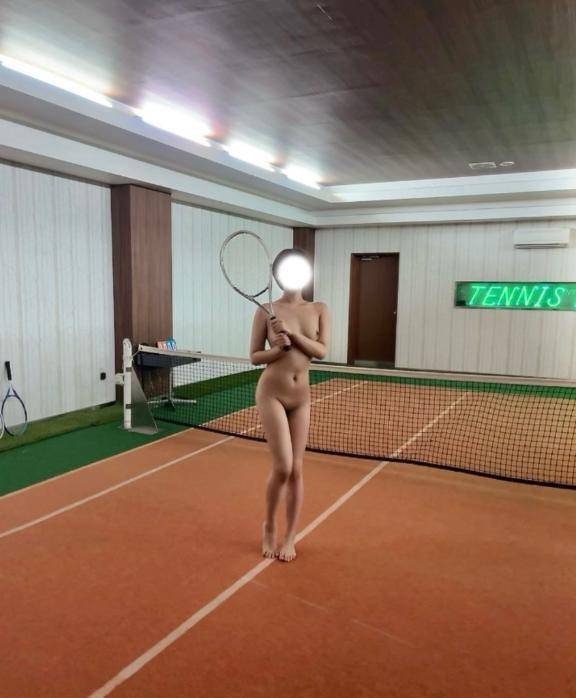 全裸オープンテニス