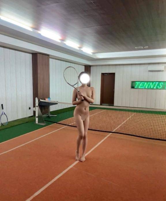 全裸オープンテニス