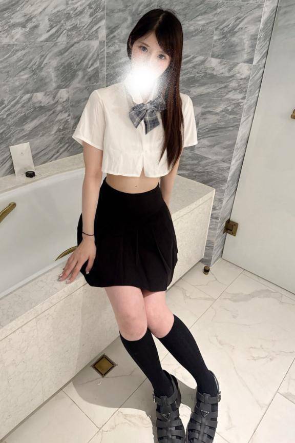 制服の下は、もっとすごいかも🤭💕