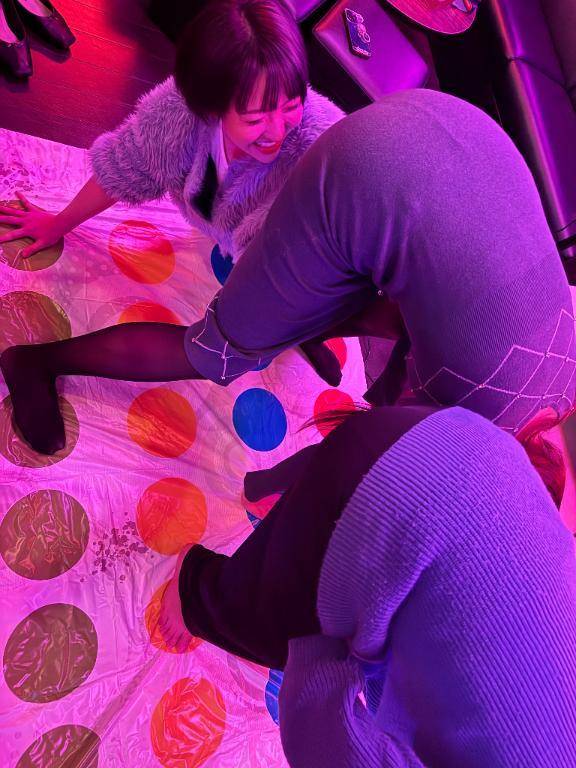 ​​​​​​​🍑人生初のツイスターゲームで大興奮っ🎮💓