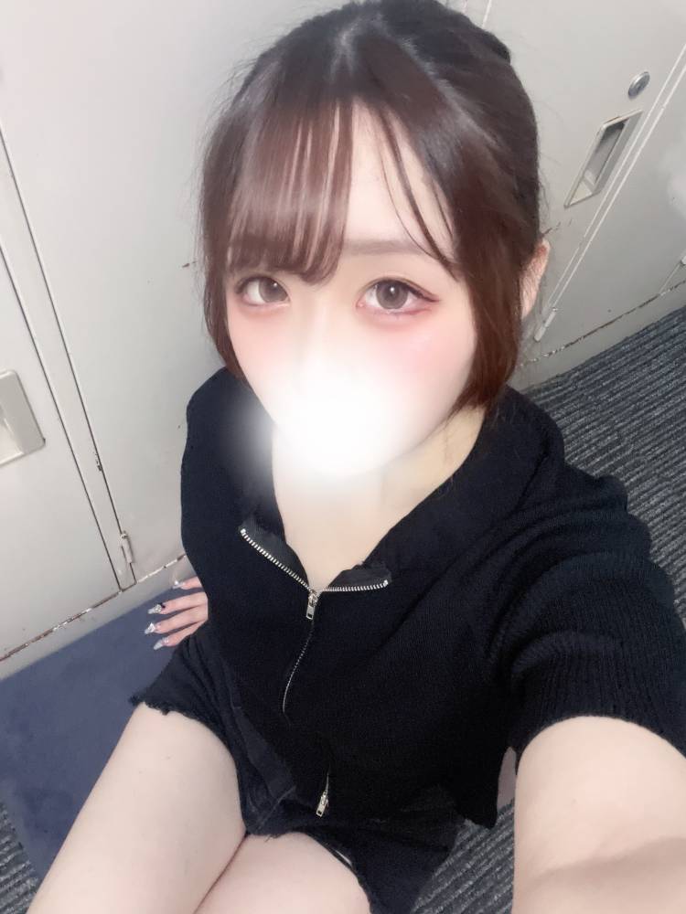 出勤しました( * . .)"