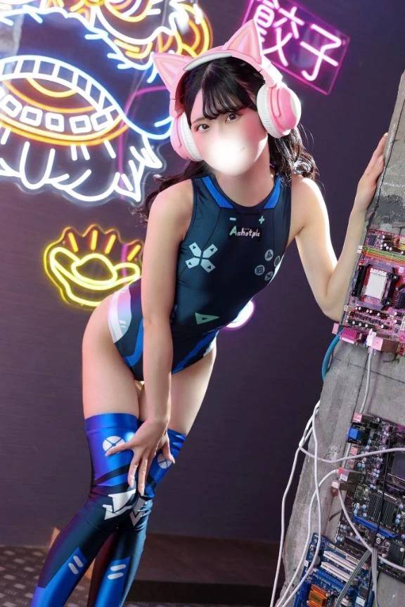 ネオン色に輝くエロ水着