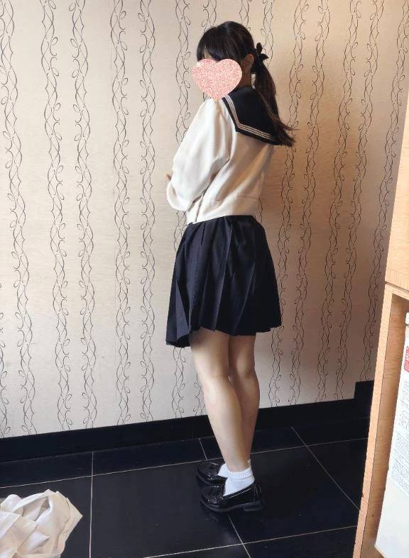 セーラー服の後ろ姿…❤️