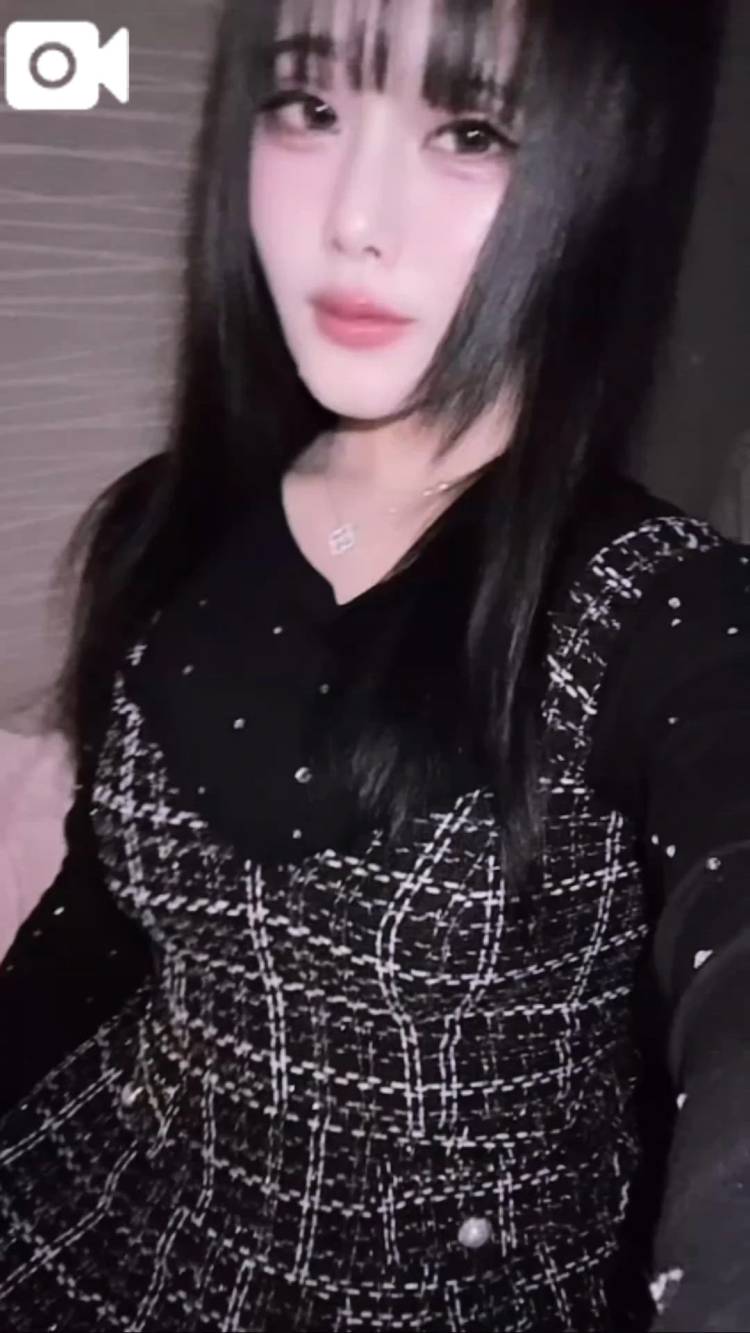 カラコンはつけないです