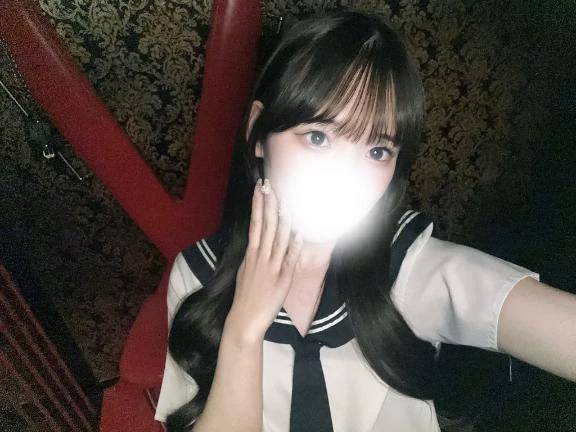 制服似合ってる？🤭