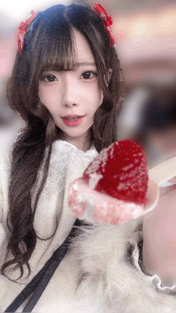 (っ*´˘`)っ🍓(´□`*)あーん♡