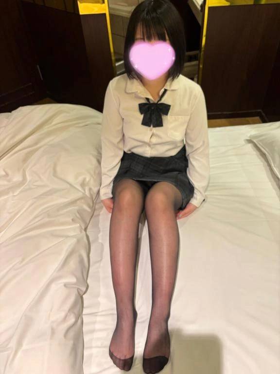 背伸びの黒タイツ