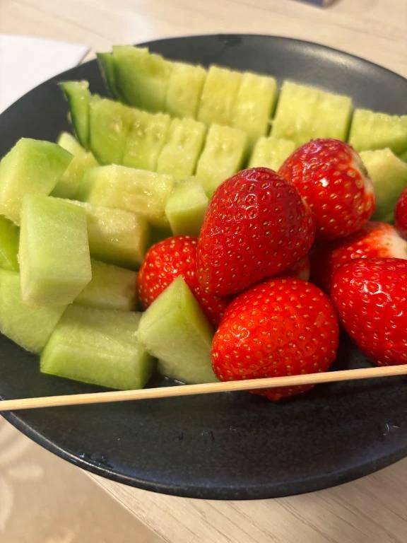 果物くれた猫お兄さん