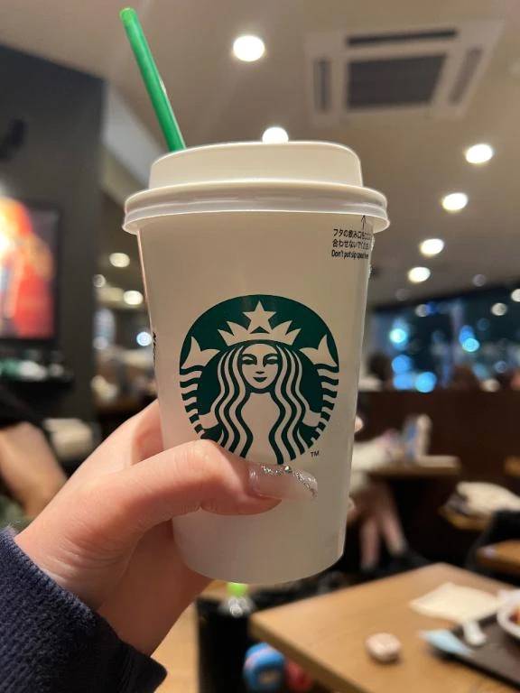 スタバのフラペチーノ飲みましたー？