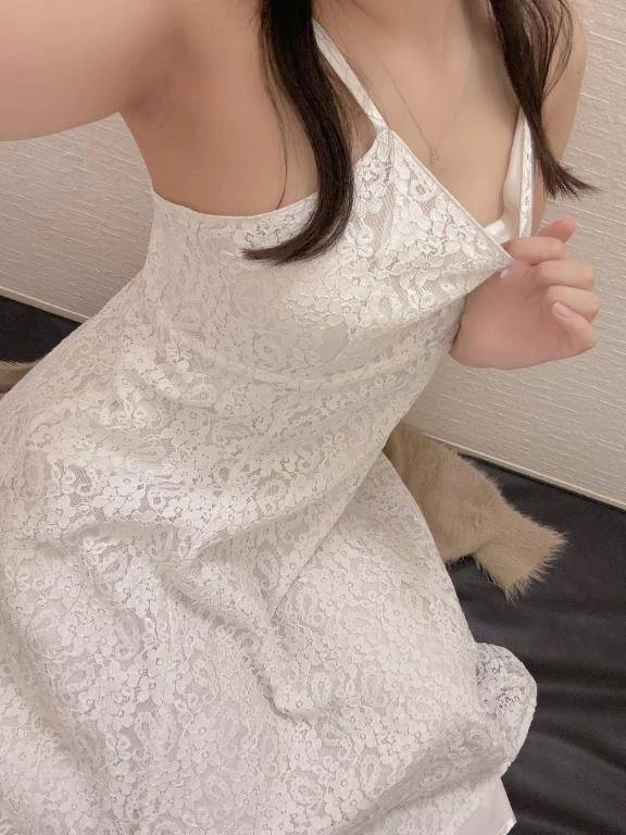 【私服】チラッと…❤️【白ワンピ】