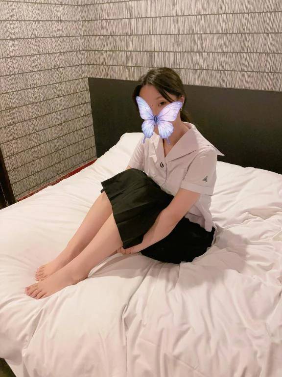【コスプレ】ベッドで待ってる…❤️【制服】
