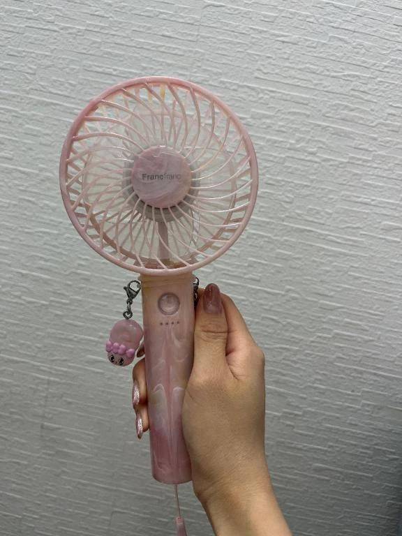 手放せない( ›＿‹ )