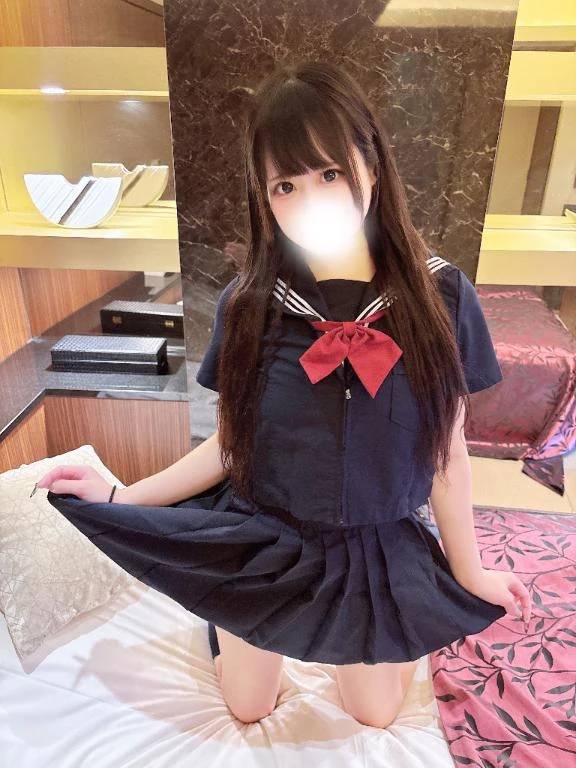 セーラー服にぶっかける？！それとも。。