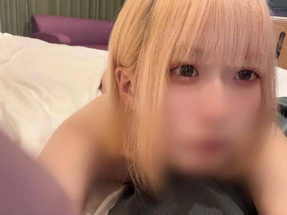 お寿司食べるお兄さん