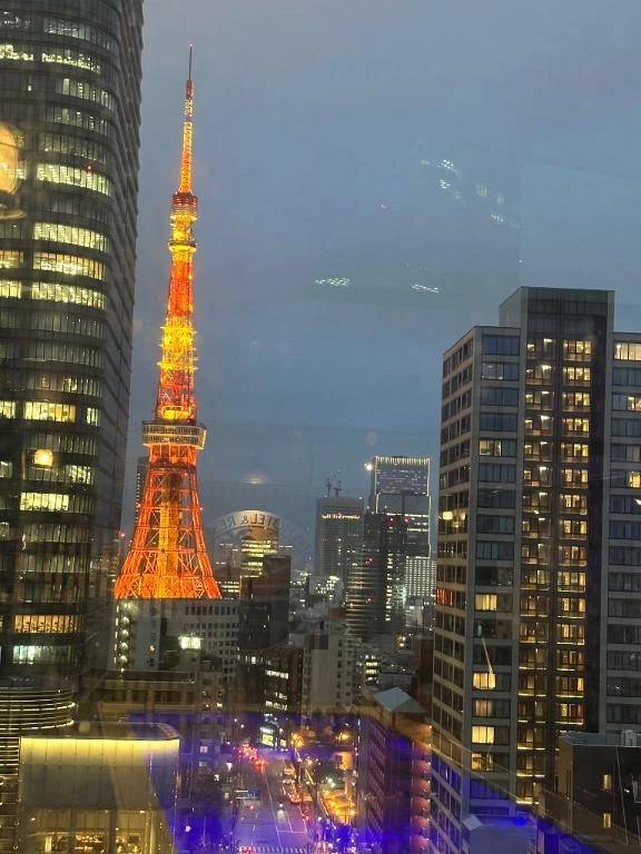 際立ち灯るシンボル