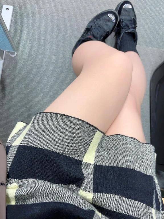 社長がいない日だからミニスカ