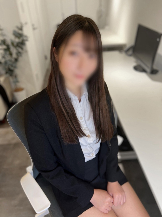 花宮もか（e女商事 池袋オフィス）